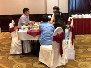 午後7社との商談風景