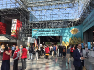 初日の展示会場入り口