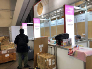 ジャパンパビリオンまでサンプル品等を運搬