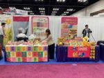 アメリカ向けの大きなポスターを配置